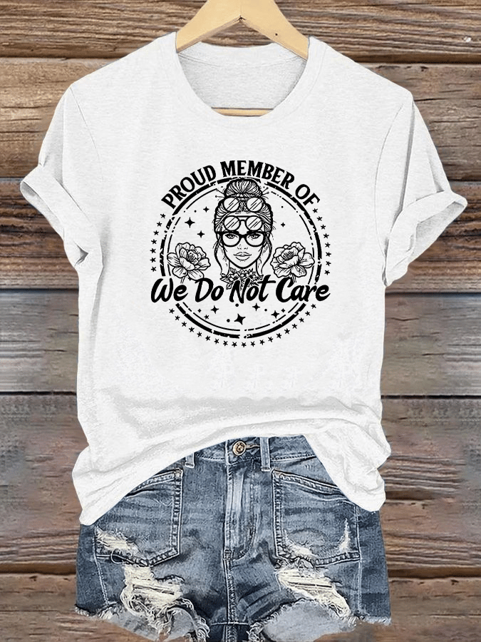 Women's Round-Neck Retro Funny Proud Member Of Club We Do Not Care Menopause Perimenopause Print T-Shirt