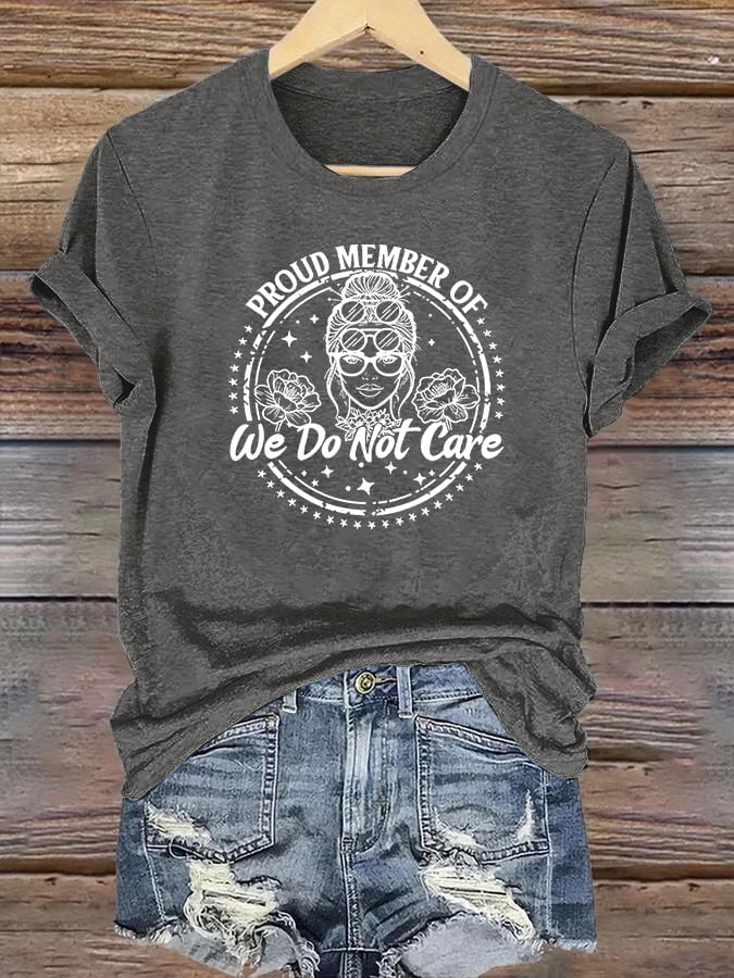 Women's Round-Neck Retro Funny Proud Member Of Club We Do Not Care Menopause Perimenopause Print T-Shirt