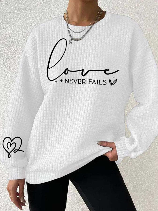 Women's Love Never Fails Heart Print Long Sleeve Sweatshirt