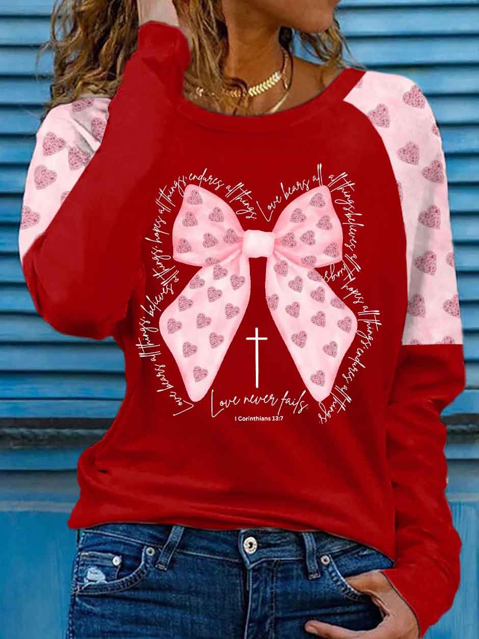 Women's Love Never Fails Heart Print T-Shirt