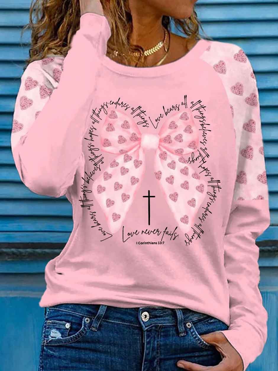 Women's Love Never Fails Heart Print T-Shirt