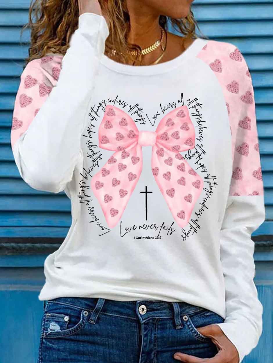 Women's Love Never Fails Heart Print T-Shirt