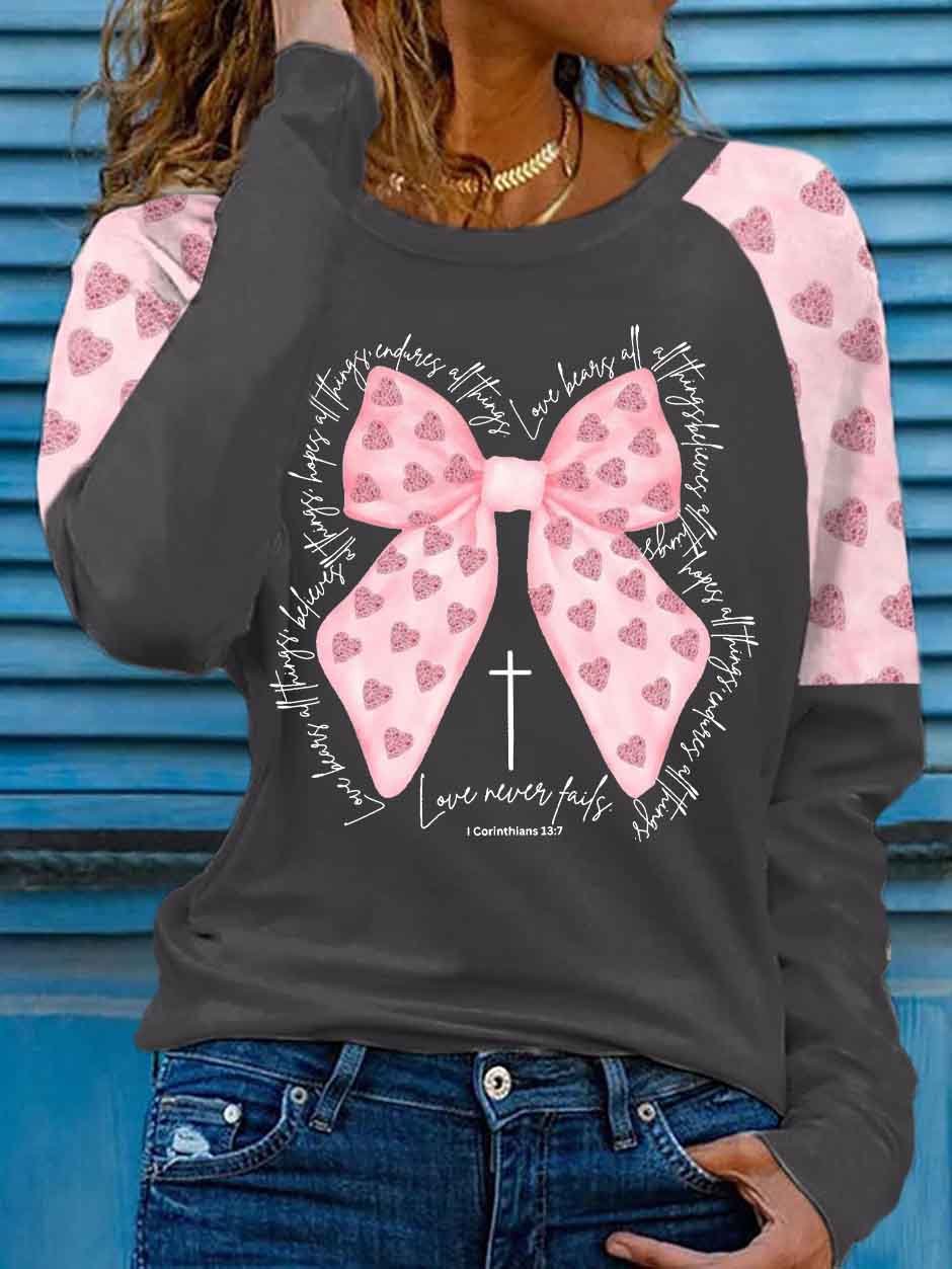 Women's Love Never Fails Heart Print T-Shirt