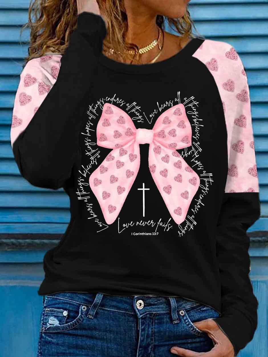 Women's Love Never Fails Heart Print T-Shirt