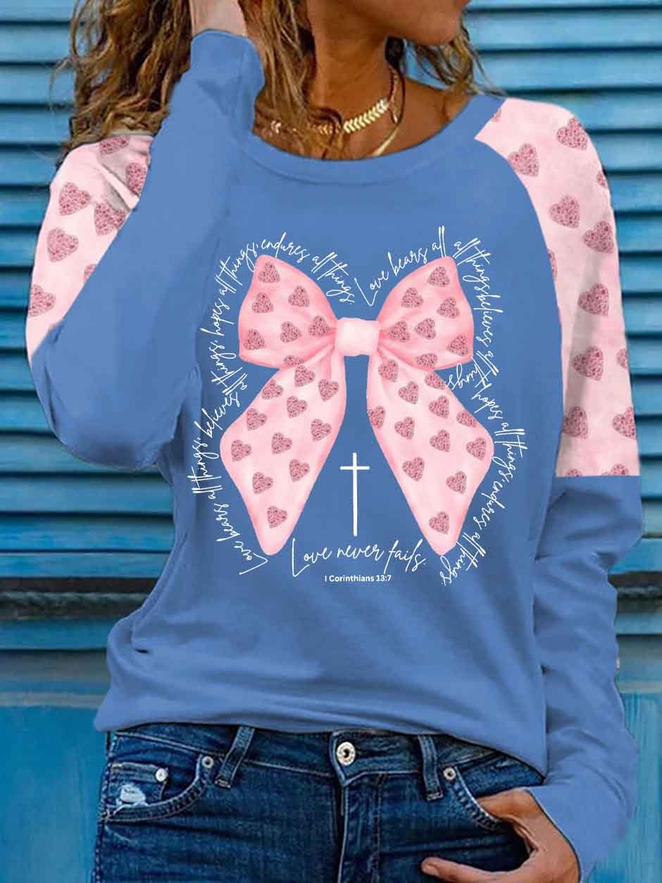 Women's Love Never Fails Heart Print T-Shirt