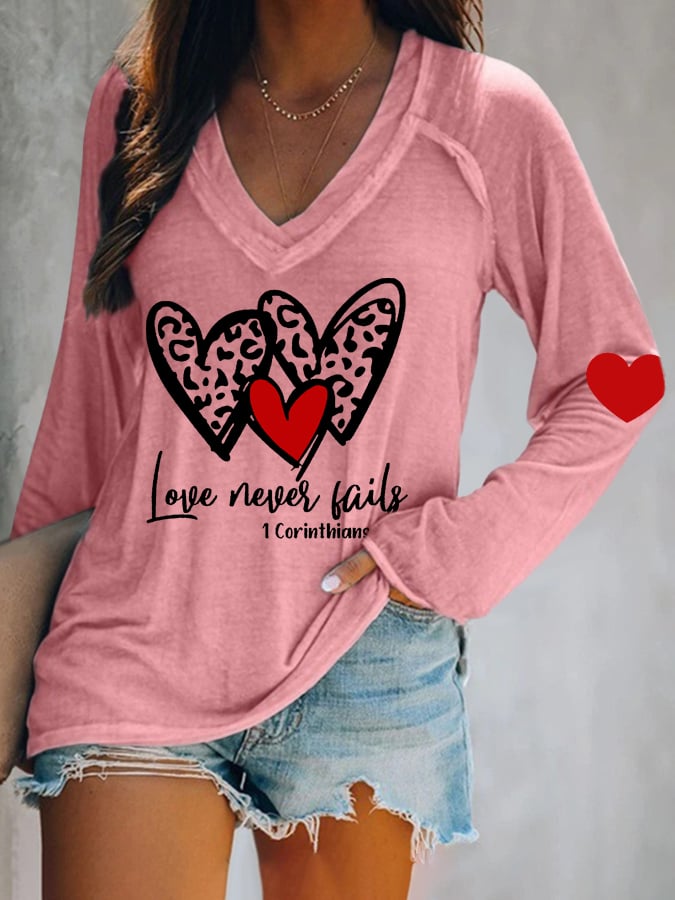 Women's Love Never Fails Heart Print V Neck T-Shirt